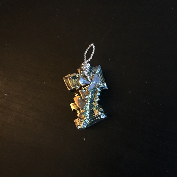 3/$20 ⚡️ Bismuth wire wrapped pendant - Picture 2 of 2